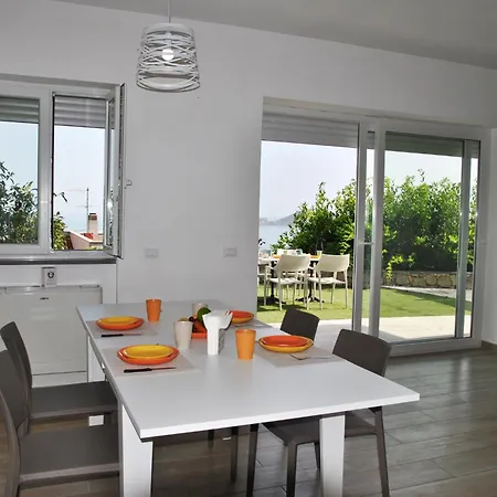 Casa Profumo Di Mare By Interhome